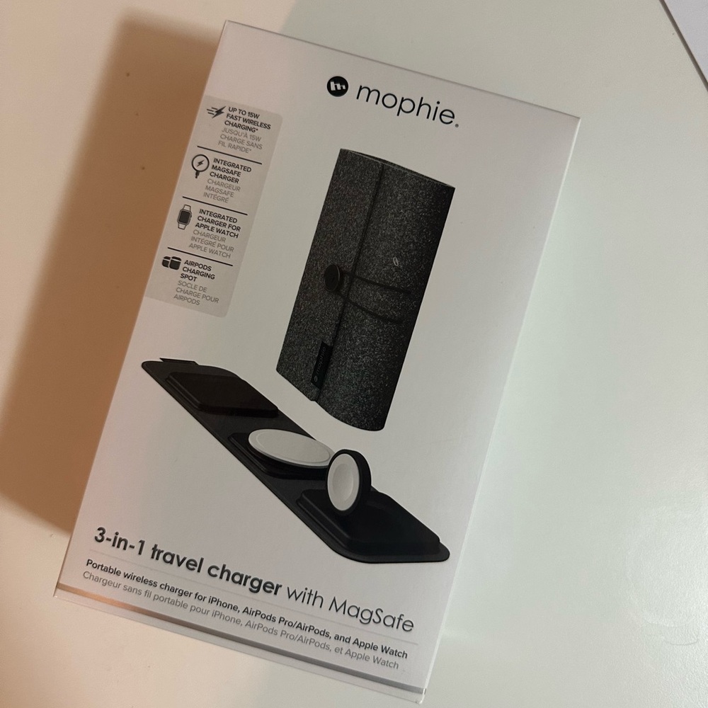 New in box Mophie Travel Pack Charging Station